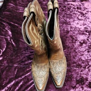 Ariat Cowgirl boots size 7